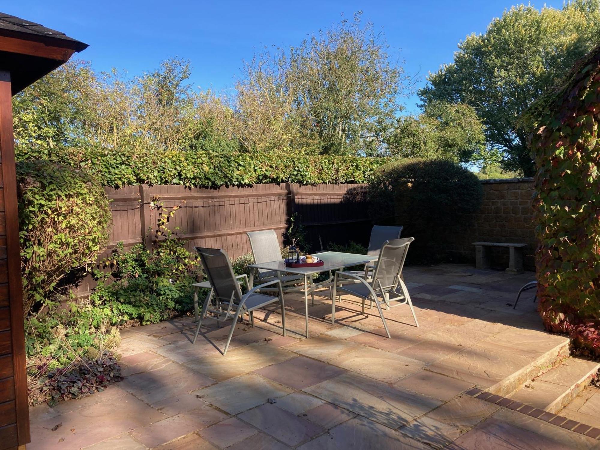 Exclusive 2 Bedroom Apartment With Summer House And Hot Tub Daventry Exterior foto